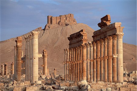 The Great Colonnade, with Arab castle on hill in background, Palmyra, UNESCO World Heritage Site, Syria, Middle East Stock Photo - Rights-Managed, Code: 841-02945922