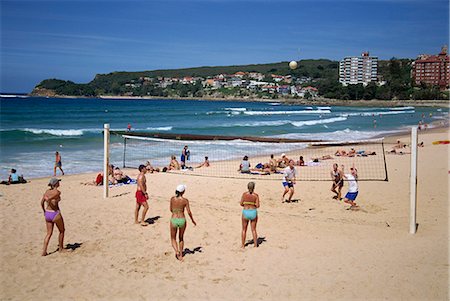 Men and women play volleyball on the beach at Manly, New South Wales, Australia, Pacific Fotografie stock - Rights-Managed, Codice: 841-02945981