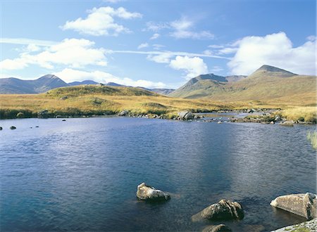 simsearch:841-02902518,k - Loch Ba et la montagne noire à l'automne, une rivière nutritive faible acide formée dans une zone de marais de tourbe, Rannoch Moor, région des Highlands, Ecosse, Royaume-Uni, Europe Photographie de stock - Rights-Managed, Code: 841-02946192