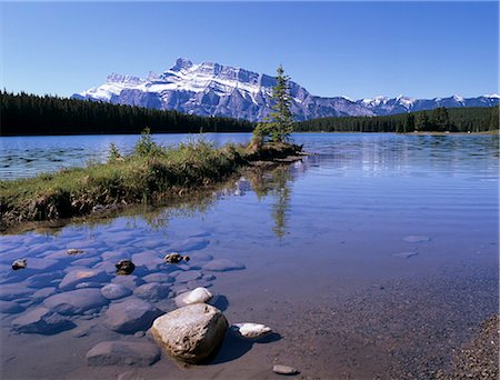 Two Jack Lake with Mount Rundle beyond, Banff National Park, UNESCO World Heritage Site, Rocky Mountains, Alberta, Canada, North America Stock Photo - Rights-Managed, Code: 841-02946233