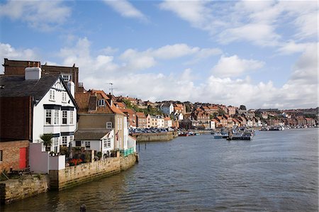 Fluß Esk Hafen und Kai Gebäude der Altstadt, nach Süden von Bridge Street, Whitby, Yorkshire, Yorkshire, England, Großbritannien, Nordeuropa Stockbilder - Lizenzpflichtiges, Bildnummer: 841-02946262