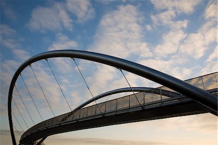 simsearch:841-07354953,k - Le nouveau pont de Celtic passerelle pour piétons et cyclistes, une partie du projet de régénération de Holyhead Forward, Porth Celtaidd, Holyhead, Anglesey, pays de Galles, Royaume-Uni, Europe Photographie de stock - Rights-Managed, Code: 841-02946276
