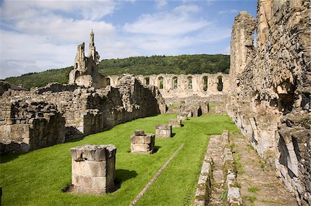 simsearch:841-03061540,k - Ruins of the 12th century Cistercian Byland Abbey, destroyed by Scottish army in Battle of Byland 1322, when Edward ll was defeated, Coxwold, North York Moors National Park, Yorkshire, England, United Kingdom, Europe Foto de stock - Con derechos protegidos, Código: 841-02946272