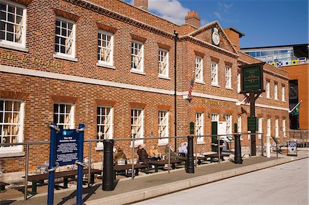 portsmouth - Old Customs House (Vernon building) built in 1790 now a public house, Gunwharf Quays, Portsmouth, Hampshire, England, United Kingdom, Europe Foto de stock - Con derechos protegidos, Código: 841-02946304