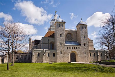 simsearch:841-02944191,k - Twin towers and rose window on west front of the church of St. Thomas of Canterbury, which became a cathedral in 1927, Portsmouth, Hampshire, England, United Kingdom, Europe Stock Photo - Rights-Managed, Code: 841-02946303