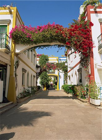 Fleurs sur les arcades, au fil des ruelles de la petite Venise, Puerto de Morgan, Gran Canaria, Iles Canaries, Espagne, Europe Photographie de stock - Rights-Managed, Code: 841-02946339