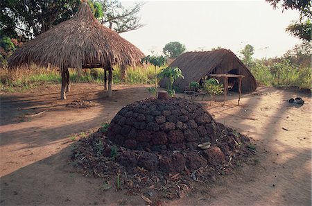 sudan - Beerdigung Hügel neben der Kirche im Dorf in der Nähe von Maradi, Sudan, Afrika Stockbilder - Lizenzpflichtiges, Bildnummer: 841-02946636