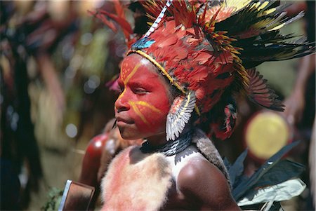 Young Frigano boy with facial decoration and head dress of feathers, Papua New Guinea, Pacific Foto de stock - Con derechos protegidos, Código: 841-02946639