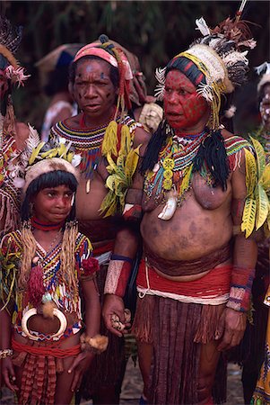 papua new guinea women - Portrait of two women and a girl with facial decoration and wearing jewellery and head-dresses, in Papua New Guinea, Pacific Islands, Pacific Stock Photo - Rights-Managed, Code: 841-02946645