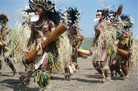 Dancers from Daru island carrying kundu drums at a sing-sing, Port Moresby, Papua New Guinea, Pacific Foto de stock - Con derechos protegidos, Código: 841-02946654