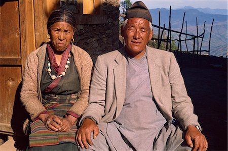 sherpa - Portrait of an elderly Sherpa couple in traditional clothing, sitting outdoors, look at the camera, at Solu Khumbu, Nepal, Asia Foto de stock - Con derechos protegidos, Código: 841-02946775