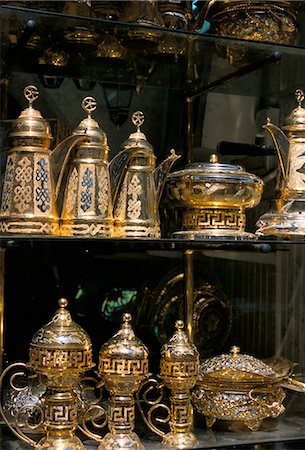 simsearch:841-07205578,k - Coffee pots for sale at Souq al-Hamidiyya, Old City's main covered market, Damascus, Syria, Middle East Fotografie stock - Rights-Managed, Codice: 841-02946884