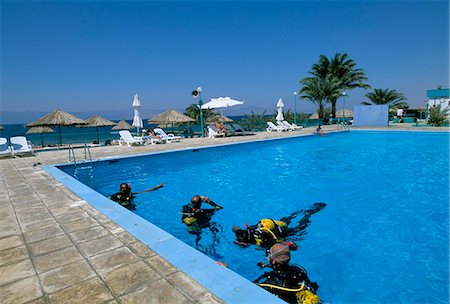 simsearch:841-02945718,k - Divers practising in pool at Royal Diving Center, Aqaba, Jordan, Middle East Foto de stock - Direito Controlado, Número: 841-02946933