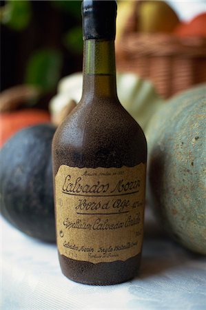 Close-up of an old bottle of Calvados from Normandy, France, Europe Foto de stock - Con derechos protegidos, Código: 841-02947011