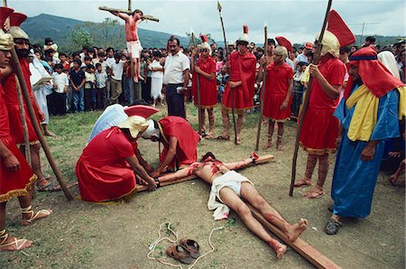 semana santa - Men in Roman costume and men on crosses during a crucifixion re-enactment at Easter in Ciudad Santos, Mexico, North America Foto de stock - Con derechos protegidos, Código: 841-02947200