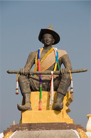 simsearch:862-06542306,k - Statue du roi Setthathirat, Pha That Luang, Vientiane, Laos, Indochine, Asie du sud-est, Asie Photographie de stock - Rights-Managed, Code: 841-02947221