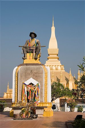 simsearch:862-06542306,k - Statue du roi Setthathirat, Pha That Luang, Vientiane, Laos, Indochine, Asie du sud-est, Asie Photographie de stock - Rights-Managed, Code: 841-02947223