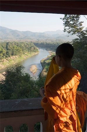 Monk, Khan river, Luang Prabang, Laos, Indochina, Southeast Asia, Asia Foto de stock - Direito Controlado, Número: 841-02947253