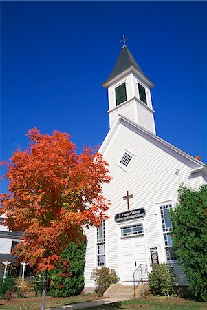 A small maple tree in fall colours before the Center Conway United Methodist Church, New Hampshire, New England, United States of America, North America Stock Photo - Rights-Managed, Code: 841-02943821