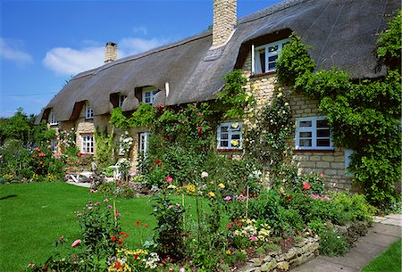 Thatched cottage, Gloucestershire, The Cotswolds, England, United Kingdom, Europe Stock Photo - Rights-Managed, Code: 841-02943974