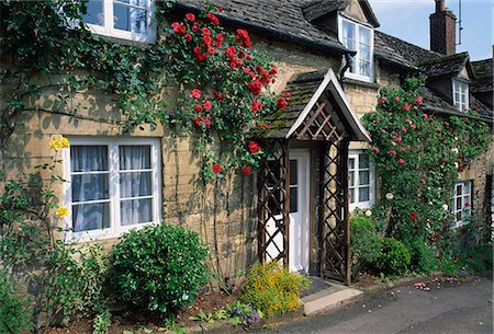simsearch:841-03030035,k - Stone cottages with roses on the walls in the Cotswolds village of Winchcombe, Gloucestershire, England, United Kingdom, Europe Foto de stock - Direito Controlado, Número: 841-02943982