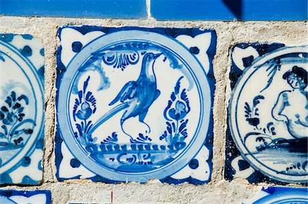 real alcazar - Detail of tile in the gardens of the Real Alcazar, Santa Cruz district, Seville, Andalusia (Andalucia), Spain Stock Photo - Rights-Managed, Code: 841-02994013