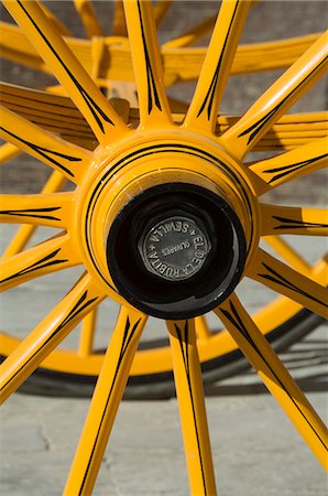 spokes - Horse carriage wheels, Santa Cruz district, Seville, Andalusia, Spain, Europe Foto de stock - Con derechos protegidos, Código: 841-02994033