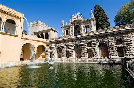 real alcazar - The pool of Mercury in the Real Alcazar, UNESCO World Heritage Site, Santa Cruz district, Seville, Andalusia (Andalucia), Spain, Europe Stock Photo - Rights-Managed, Code: 841-02994254