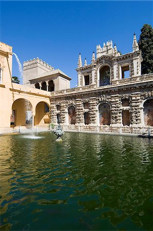 real alcazar - The pool of Mercury in the Real Alcazar, UNESCO World Heritage Site, Santa Cruz district, Seville, Andalusia (Andalucia), Spain, Europe Stock Photo - Rights-Managed, Code: 841-02994255