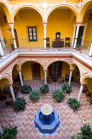 simsearch:841-02994311,k - Maison de style typique riad transformé aujourd'hui en hôtel Las Casas de la Juderia, Santa Cruz district, Séville, Andalousie, Espagne, Europe Photographie de stock - Rights-Managed, Code: 841-02994277