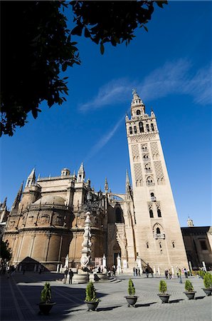 Cathédrale de Séville et La Giralda, patrimoine mondial UNESCO, Plaza Virgen de los Reyes, quartier de Santa Cruz, Séville, Andalousie, Espagne, Europe Photographie de stock - Rights-Managed, Code: 841-02994272