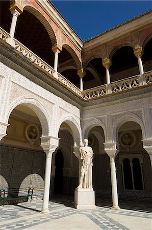 simsearch:841-02994218,k - View of the Patio Principal in Casa de Pilatos, Santa Cruz district, Seville, Andalusia, Spain, Europe Foto de stock - Con derechos protegidos, Código: 841-02994285