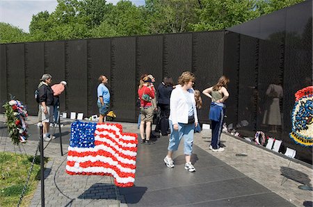 simsearch:841-02832753,k - Vietnam Veterans Memorial Wall, Washington D.C. (District of Columbia), United States of America, North America Stock Photo - Rights-Managed, Code: 841-02994682