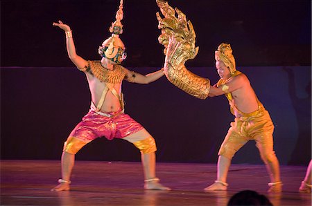 simsearch:841-02990519,k - Angkor Wat Temple at night, lit for a special light show, Siem Reap, Cambodia, Indochina, Southeast Asia, Asia Foto de stock - Direito Controlado, Número: 841-02990471