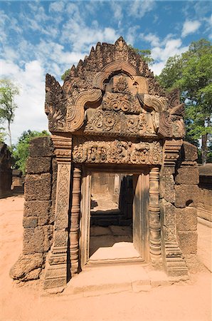 Banteay Srei Hindu temple, near Angkor, UNESCO World Heritage Site, Siem Reap, Cambodia, Indochina, Southeast Asia, Asia Foto de stock - Con derechos protegidos, Código: 841-02990554