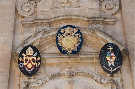 Coat of arms on St. George's Basilica, Victoria (Rabat), Gozo, Malta, Europe Foto de stock - Con derechos protegidos, Código: 841-02991110