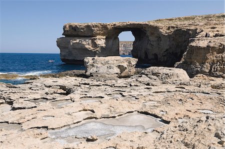 simsearch:841-02831548,k - La fenêtre d'azur à Dwejra Point, Gozo, Malte, Europe Photographie de stock - Rights-Managed, Code: 841-02991120