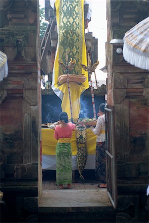 Women in temple at Ubud, Bali, Indonesia, Southeast Asia, Asia Stock Photo - Rights-Managed, Code: 841-02991248