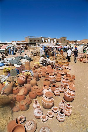 simsearch:841-03031668,k - Pots à vendre, commercialiser la scène, Tinejdad (Maroc), en Afrique du Nord, Afrique Photographie de stock - Rights-Managed, Code: 841-02991434