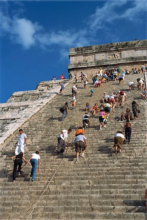 simsearch:841-02993363,k - Touristes escalade El Castillo, pyramide dédiée au Dieu Kukulcan, Chichen Itza, patrimoine mondial de l'UNESCO, Yucatan, Mexique, Amérique du Nord Photographie de stock - Rights-Managed, Code: 841-02991647