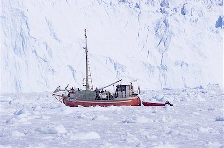 Red wooden boat crossing the ice in front of the Eqi Glacier, near Ilulissat, Greenland, Polar Regions Fotografie stock - Rights-Managed, Codice: 841-02991893