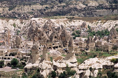 Volcanic tuff pillars and erosion surrounding Goreme, Cappadocia, Anatolia, Turkey, Asia Minor, Asia Foto de stock - Con derechos protegidos, Código: 841-02992039