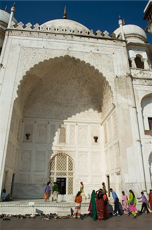 The Bibi ka Maqbara, built by Azam Shah in 1678 as a son's tribute to his mother, Begum Rabia Durrani, the Queen of Mughal emperor Aurangzeb, Aurangabad, Maharashtra, India, Asia Stock Photo - Rights-Managed, Code: 841-02992155