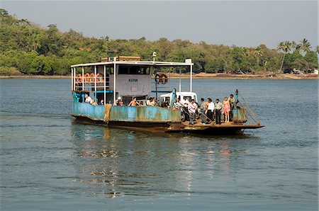 Ferry crossing the Tiracol River, Goa, India, Asia Stock Photo - Rights-Managed, Code: 841-02992159