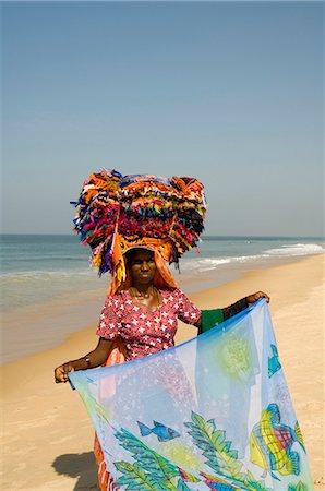 simsearch:841-02712162,k - Local vendor selling beach clothing on beach near the Leela Hotel, Mobor, Goa, India, Asia Fotografie stock - Rights-Managed, Codice: 841-02992208