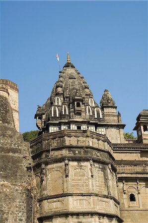 simsearch:841-02705305,k - Shiva Hindu temple and Ahilya Fort Complex on banks of the Narmada River, Maheshwar, Madhya Pradesh state, India, Asia Stock Photo - Rights-Managed, Code: 841-02992271