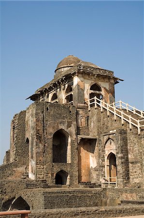 pictures of landmark of madhya pradesh - The Jahaz Mahal or Ships Palace in the Royal Enclave, Mandu, Madhya Pradesh state, India, Asia Stock Photo - Rights-Managed, Code: 841-02992295