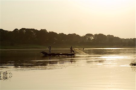 scenic madhya pradesh - Fishermen on the Narmada river, Maheshwar, Madhya Pradesh state, India, Asia Stock Photo - Rights-Managed, Code: 841-02992291