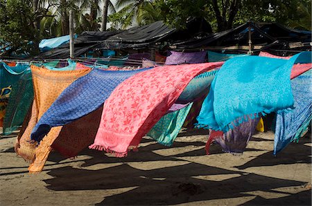 parque nacional manuel antonio - Colourful beach wraps for sale, Manuel Antonio, Costa Rica, Central America Foto de stock - Con derechos protegidos, Código: 841-02992590