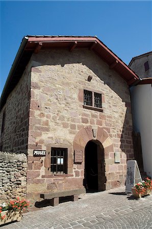 simsearch:841-02920629,k - Museum, formerly a prison, St. Jean Pied de Port, Basque country, Pyrenees-Atlantiques, Aquitaine, France, Europe Foto de stock - Con derechos protegidos, Código: 841-02992749